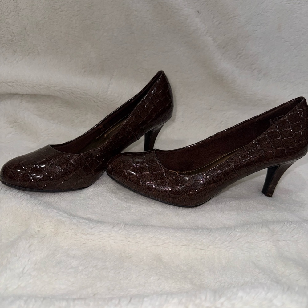 Comfort Plus Chic Crocodile Pattern Brown Heels - image 3